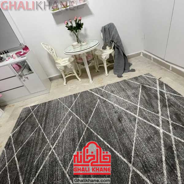 گلیم فرش ماشینی ساوین کد 4083 با رنگ بندی طوسی و نقره ای مشکی