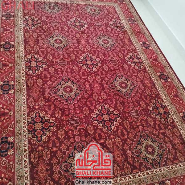 فرش سنتی زمرد مشهد 700 شانه رنگ لاکی کد 38001