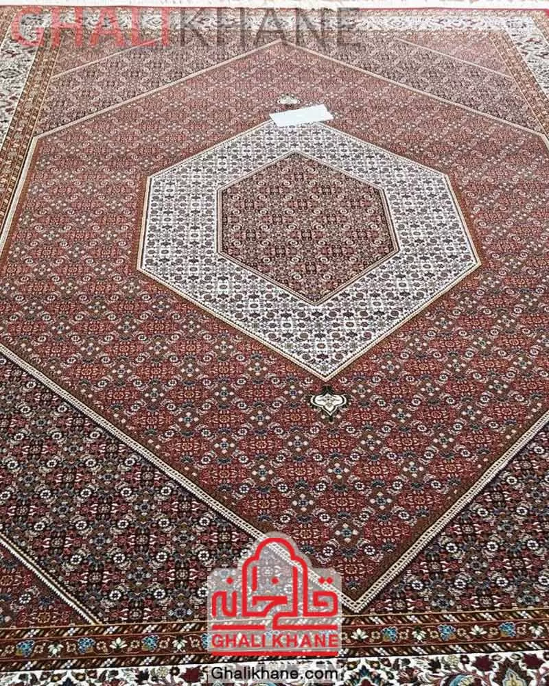 فرش مشهد 700 شانه طرح بیجار لاکی کد 702380