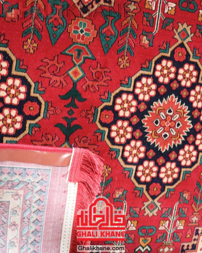 فرش هیوا طرح اناری رنگ‌ لاکی