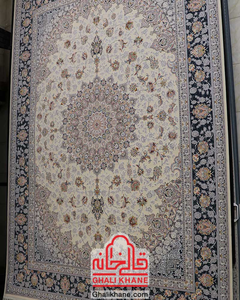 فرش ماشینی تهران 1200 شانه طرح نایین درباری کرم حاشیه کاربنی